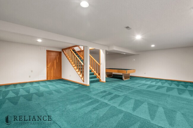 Building Photo - 220 N Yale Ave