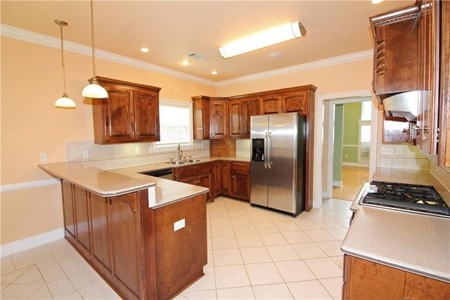 Building Photo - 607 SE Jamaica Dr