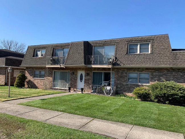 Building Photo - 9720 Ravinia Ct