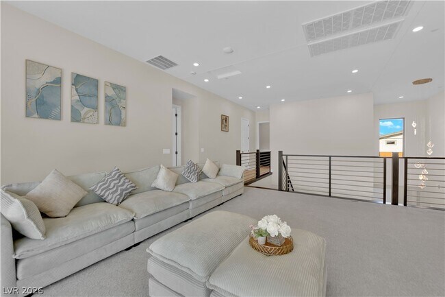 Building Photo - 10663 Stone Ledge Ave