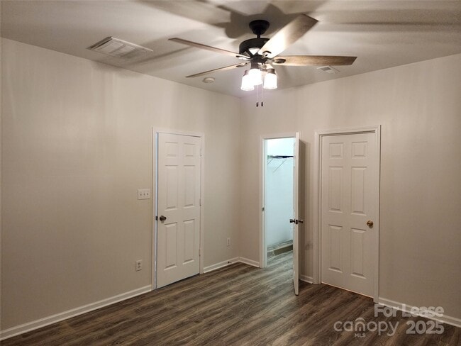 Building Photo - 15258 Crossing Gate Dr