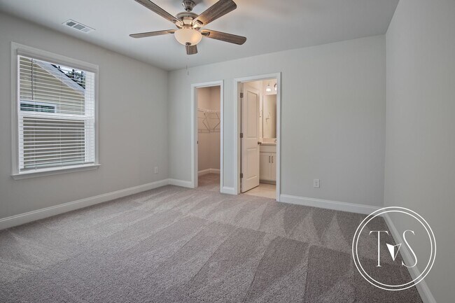 Building Photo - RATE DROP ALERT (was $3500/month) and SUMM...