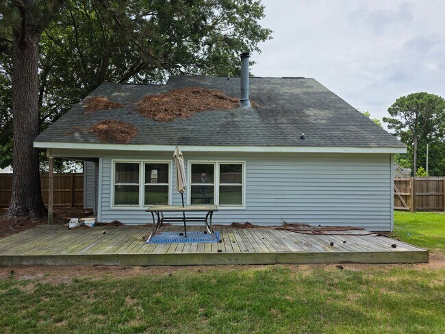 Building Photo - Charming 3-Bedroom Retreat Near Camp Lejeune's Main Gate