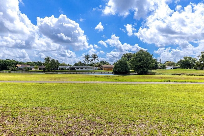 Building Photo - 9080 Lime Bay Blvd