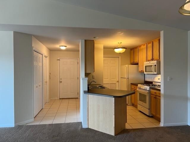Building Photo - 641 Cambridge Ct