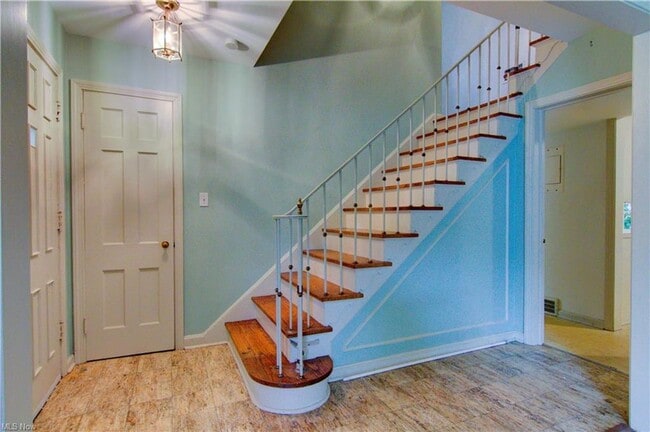 Building Photo - 4 Bed 3.5 Bath in Cleveland Heights - You ...