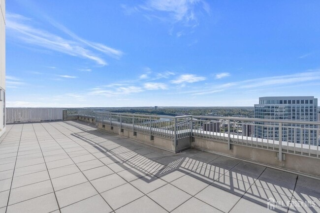 Building Photo - 1 Spring St