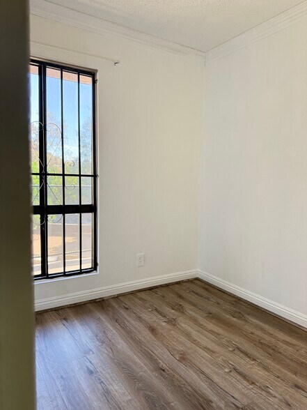 Building Photo - 243 S Avenue 50 Ave