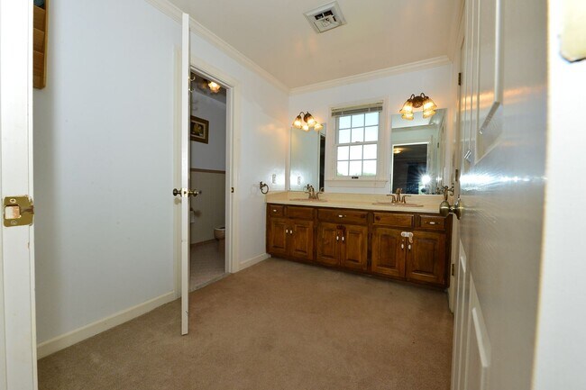 Building Photo - Custom Built brick Manor close to airport ...