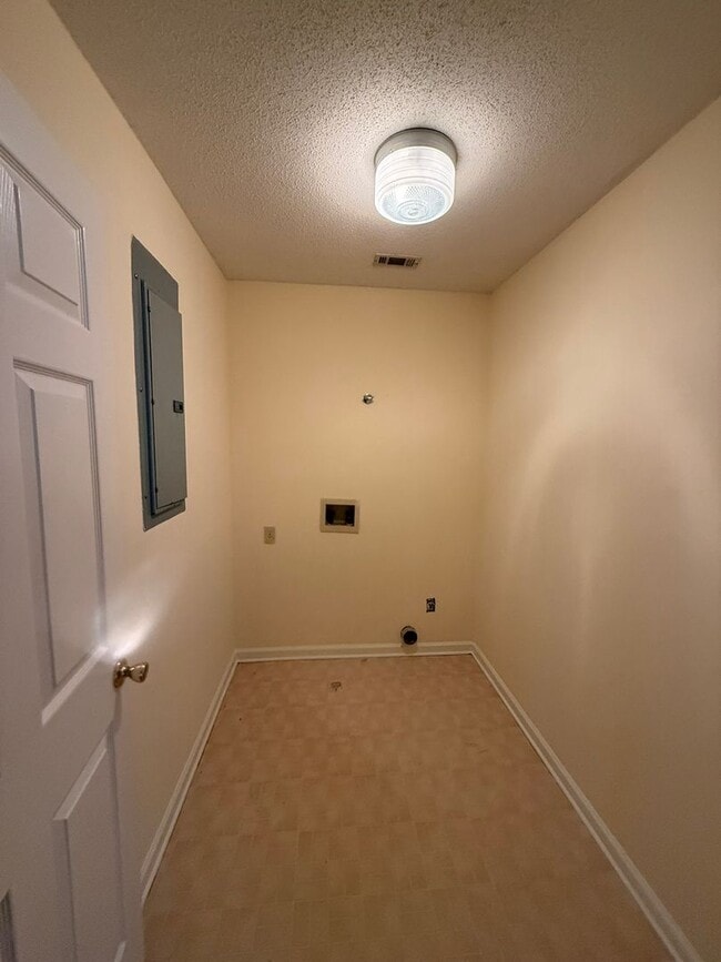 Building Photo - 510 Whistlestop Cir