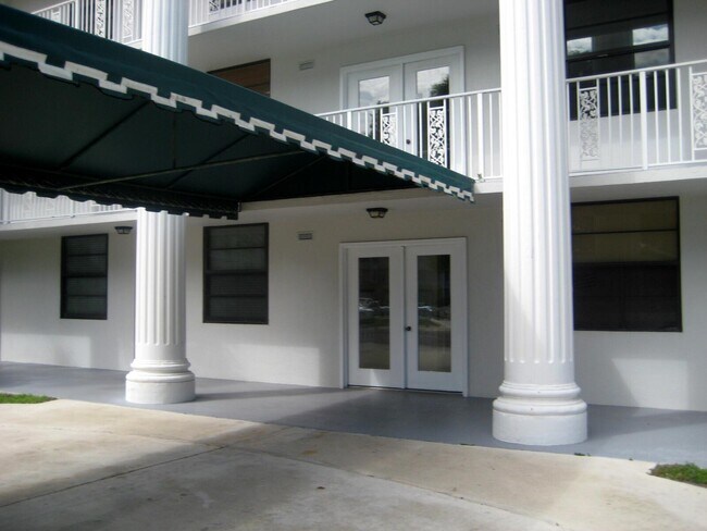 Building Photo - 3520 Whitehall Dr