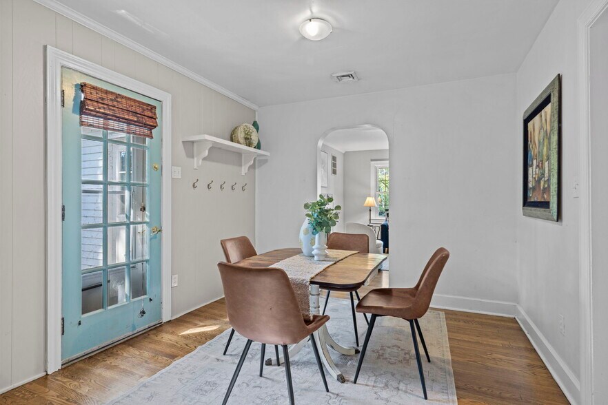 Building Photo - 12 Meadow Dr