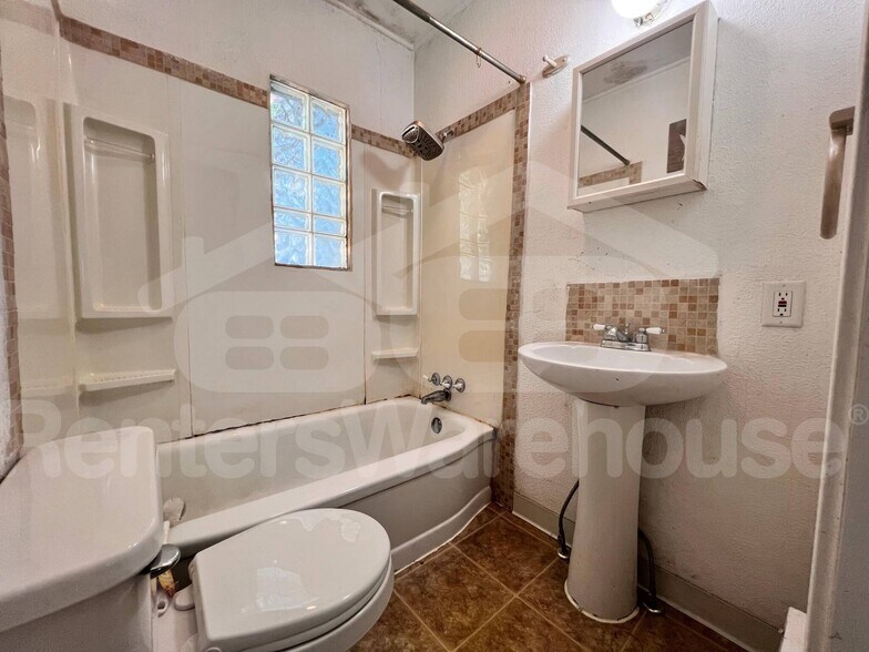 Building Photo - 2717 College Ave