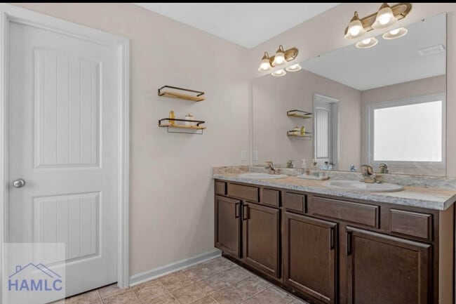 Building Photo - 218 Herty Ln