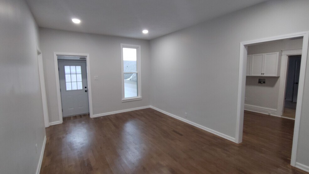 Building Photo - 223 Ash St