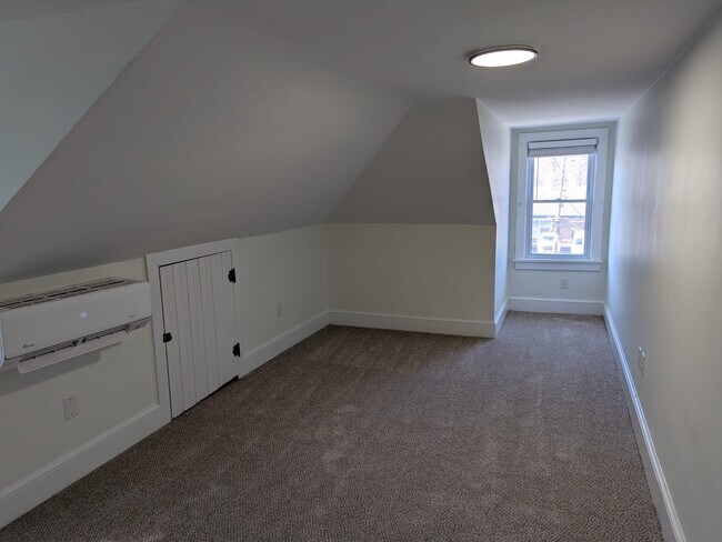 Building Photo - 712 Station Ave