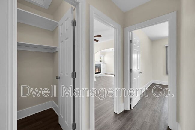 Building Photo - 1430 Diamond Ln