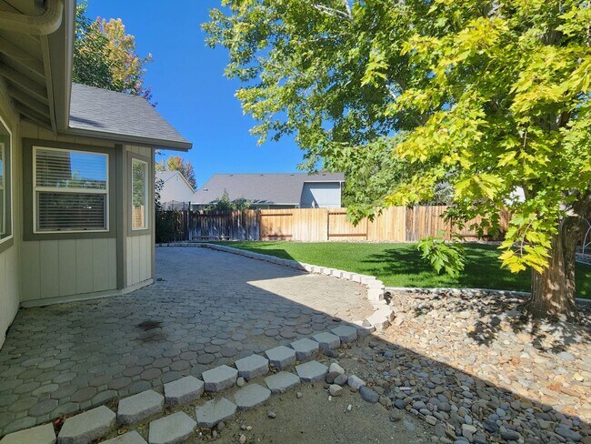 Building Photo - Rent Special $500 off 1st mo's