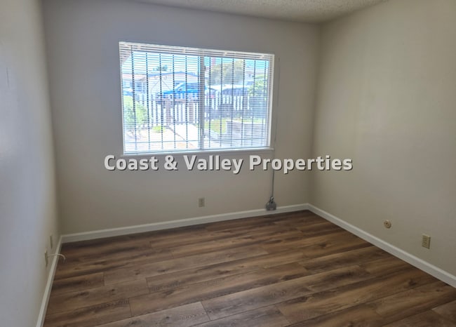 Building Photo - Seaside Home for RENT!!!