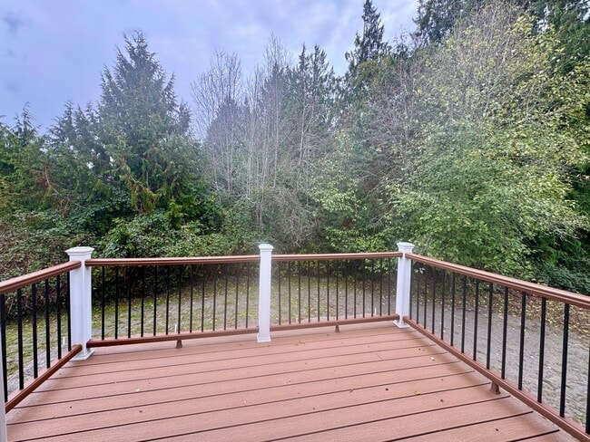 Building Photo - desirable Driftwood Keys daylight rambler...main floor primary suite