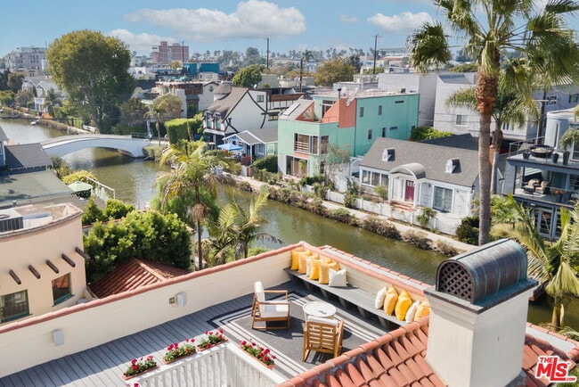 Building Photo - 420 Carroll Canal