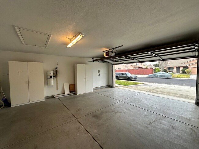 Building Photo - 1834 Treeline Way