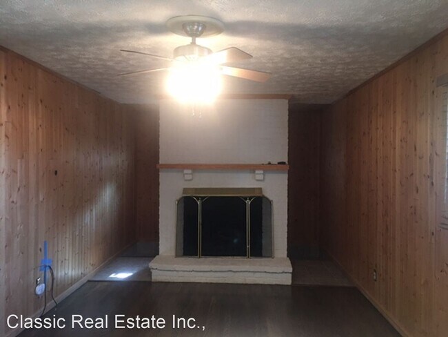 Building Photo - 3 br, 1.5 bath House - 1748 Wyatt Parkway