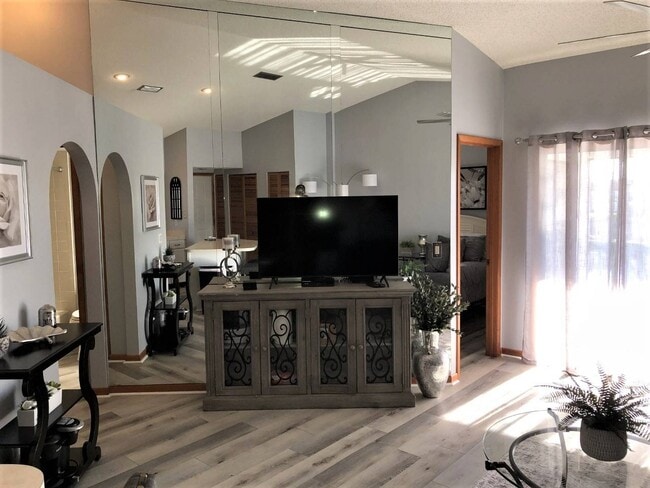 Building Photo - 4801 Casablanca Cir