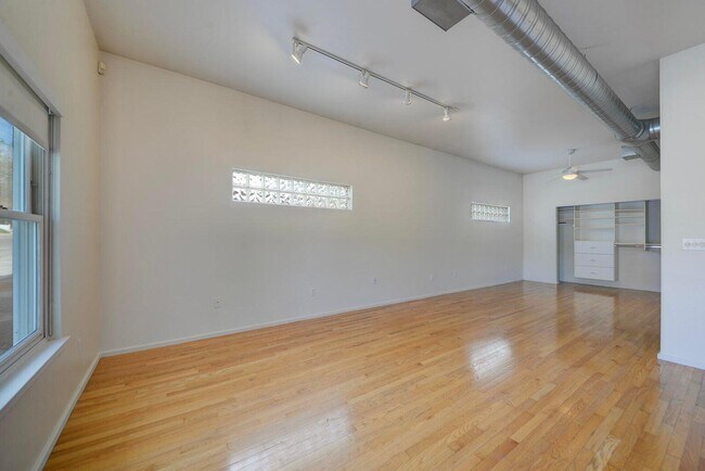 Building Photo - 400 Copper Ave NW