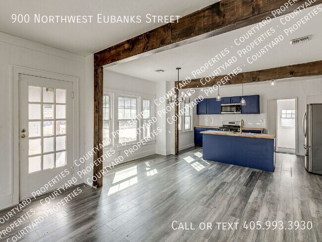 Building Photo - 900 NW Eubanks St