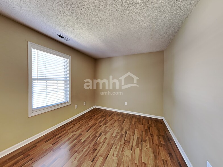Building Photo - 4001 Mantua Way