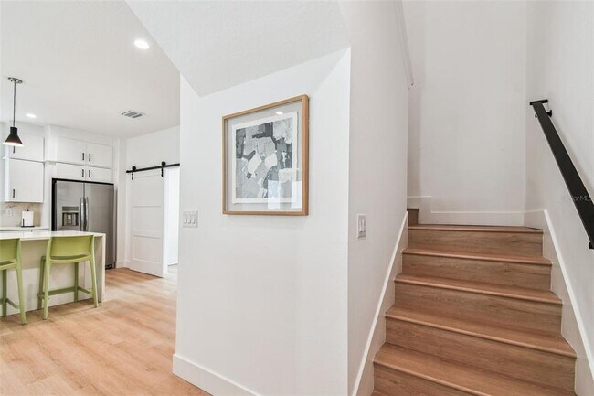 Building Photo - 3840 Pompano Dr SE