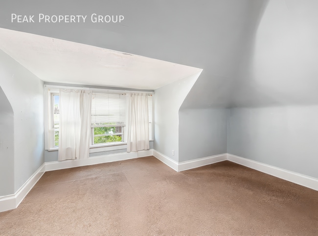 Building Photo - 202 W 8th Ave