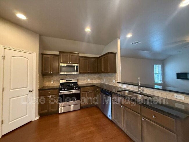 Building Photo - 2408 Alta Vista Ln