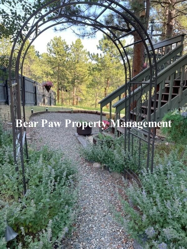 Building Photo - "Charming Duplex! Your Perfect Mountain Home Awaits!"