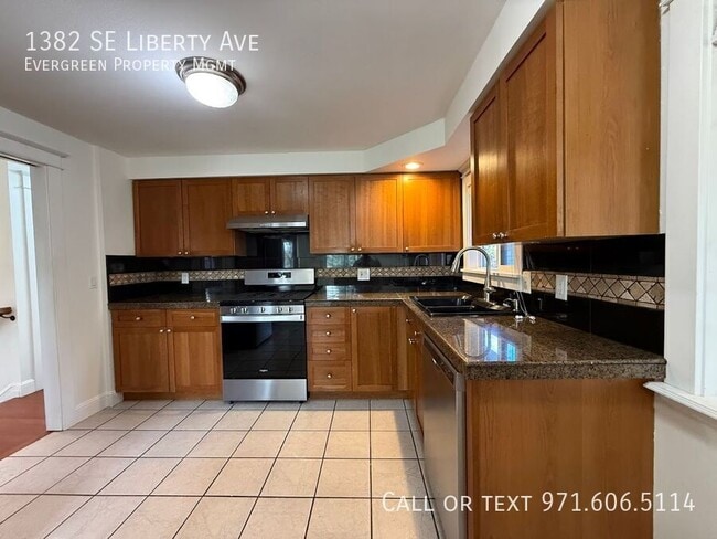 Building Photo - 1382 SE Liberty Ave