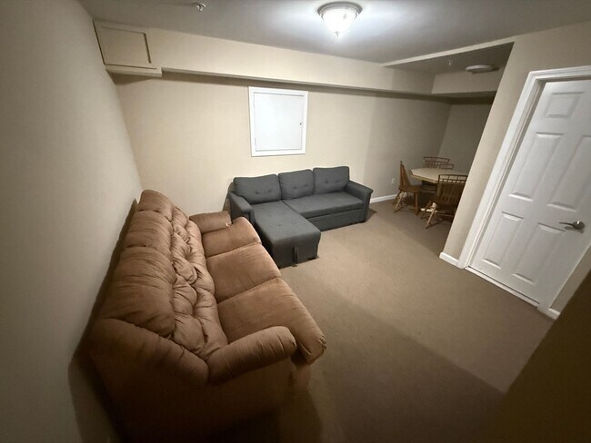 Building Photo - 51 Chelsea St