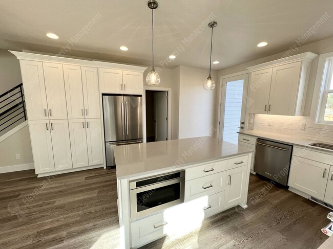 Building Photo - Gorgeous newly built in 2022 4 BR home in ...