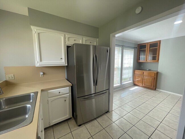 Building Photo - 4625 Vail St