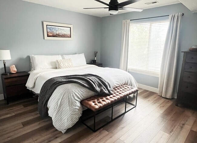 Building Photo - 1045 S 1700 W