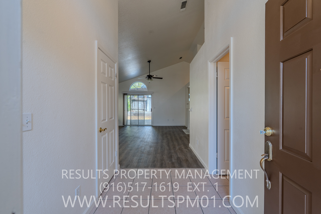 Building Photo - Beautiful Antelope Home - Available Now!