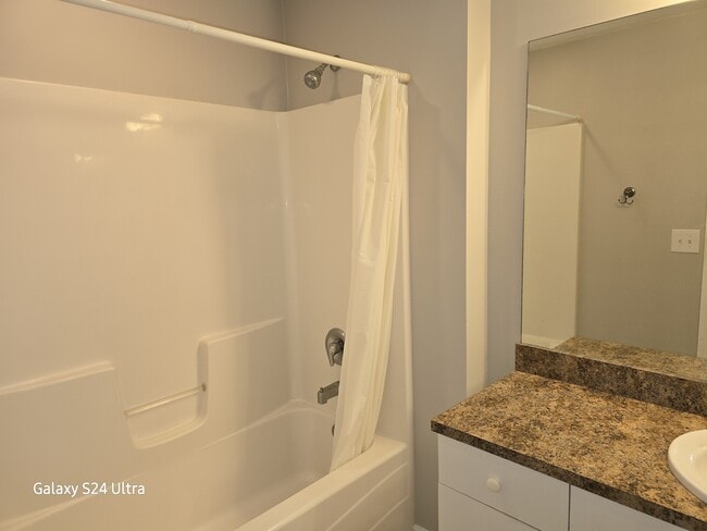 Building Photo - 2711 Nelson Rd N