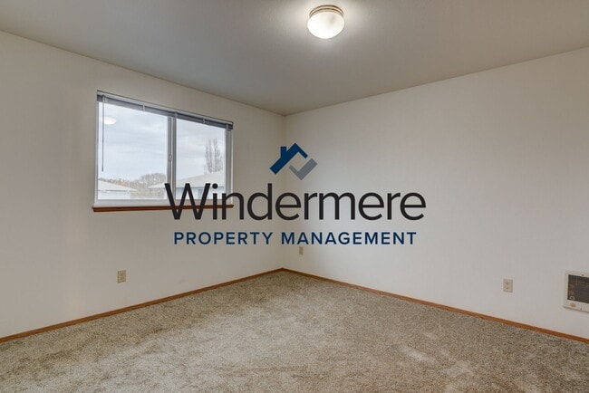 Building Photo - Two Bedroom Apartment in Coupeville