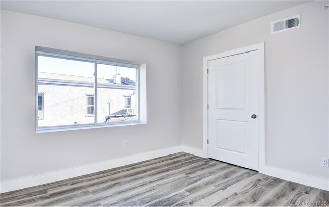 Building Photo - 292 Main St