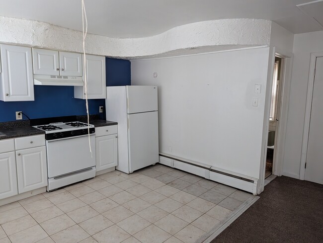 Building Photo - 23 1/2 Church St