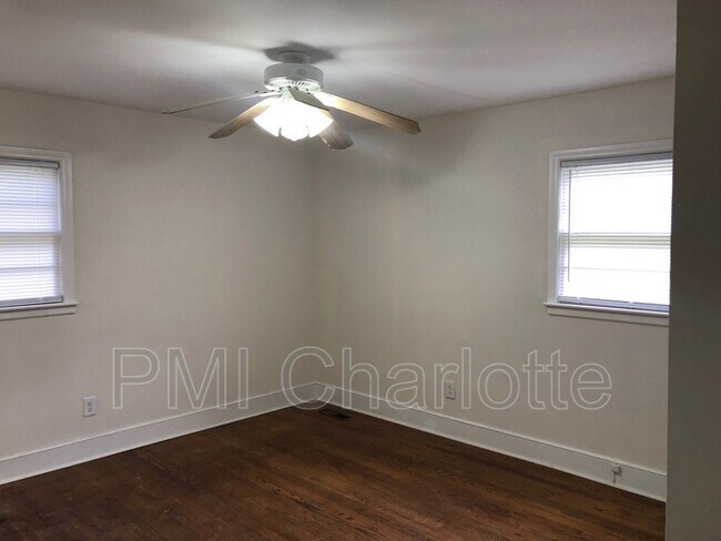 Building Photo - 128 Woodlynn Dr