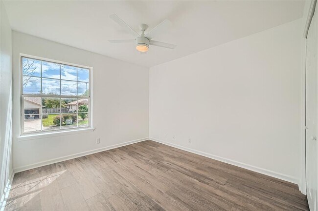 Building Photo - 905 Jasmine Trail