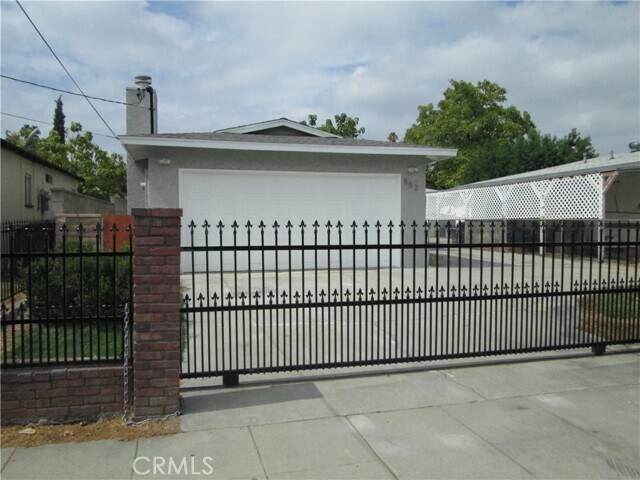 Building Photo - 852 N Davidson Ave