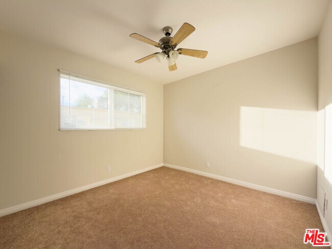 Building Photo - 9531 Vía Ricardo