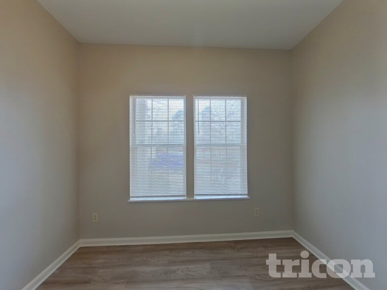 Building Photo - 62 Sweet Thorne Cir